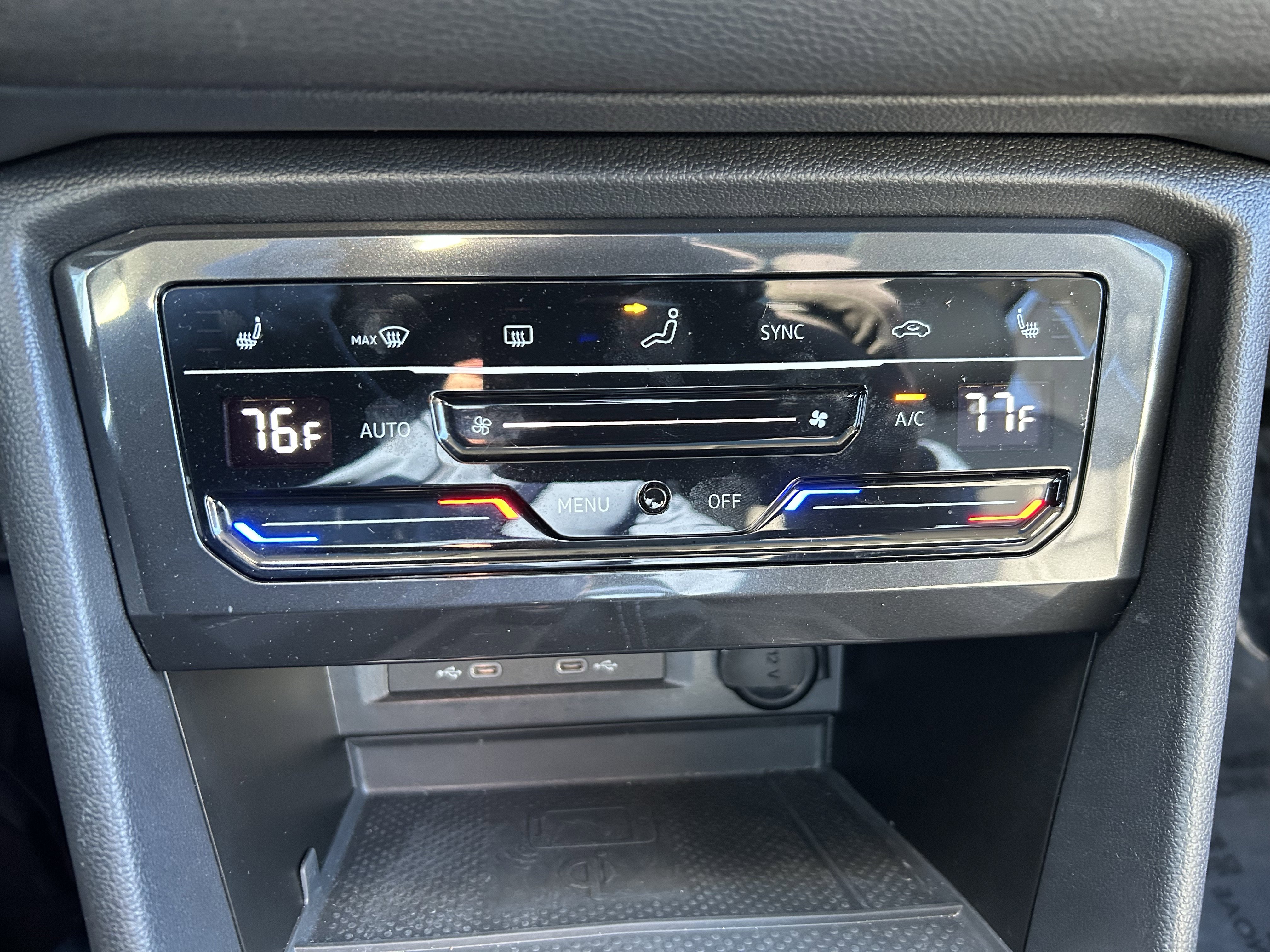 Used 2024 Volkswagen Tiguan SE w/ Panoramic Sunroof Package image 14