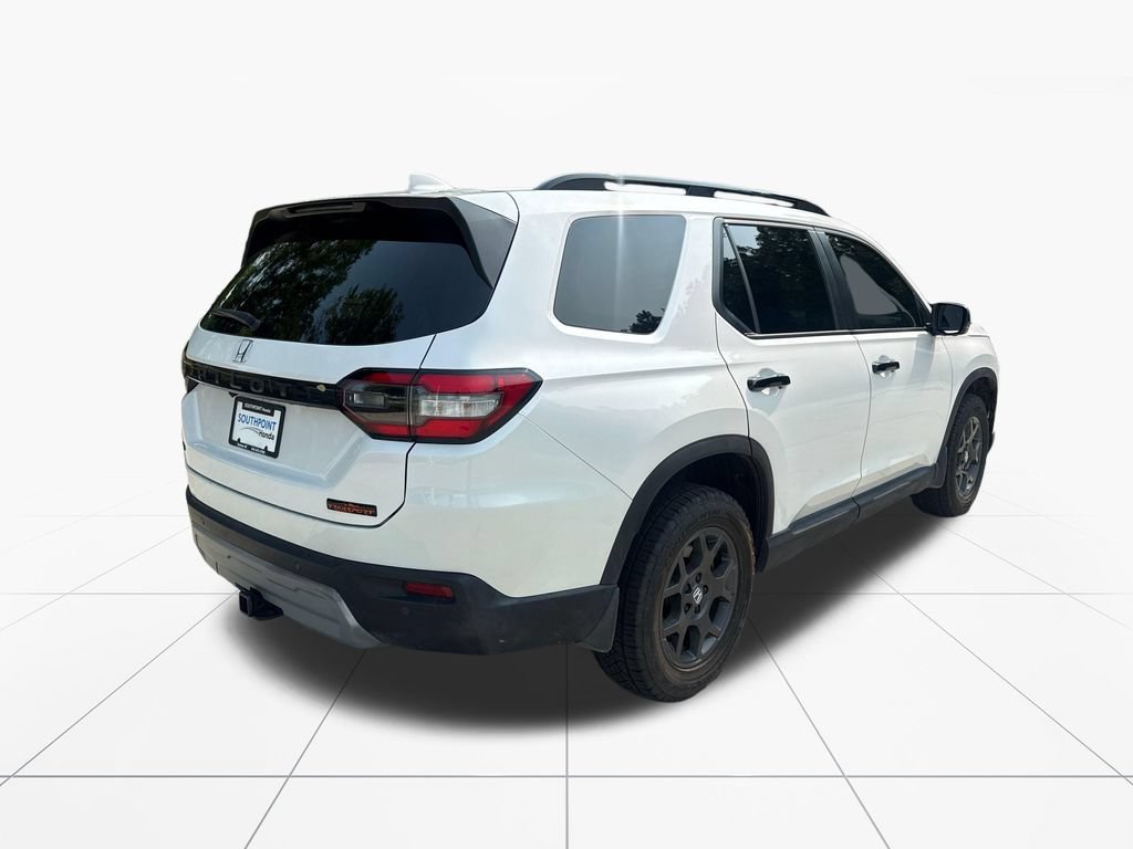 Used 2025 Honda Pilot TrailSport image 8