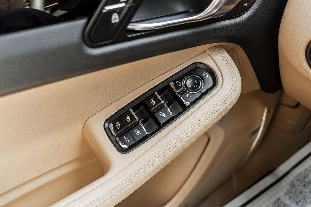 Used 2022 Porsche Macan image 16