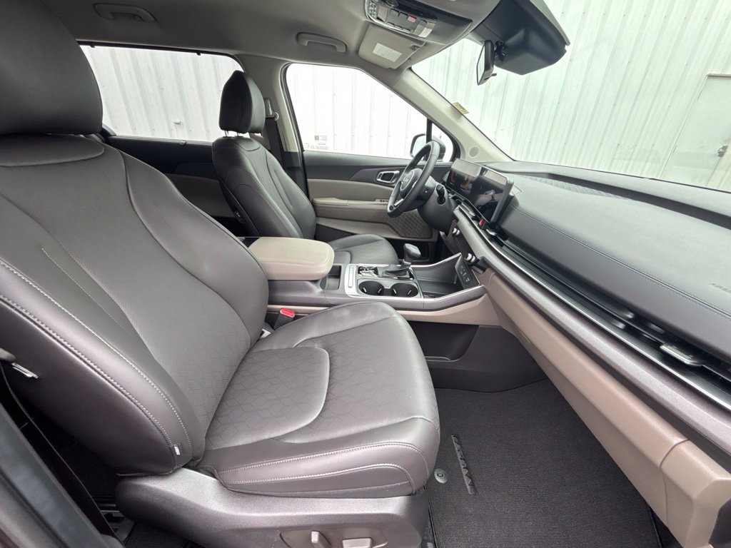 Certified 2026 Kia Carnival EX FWD image 25