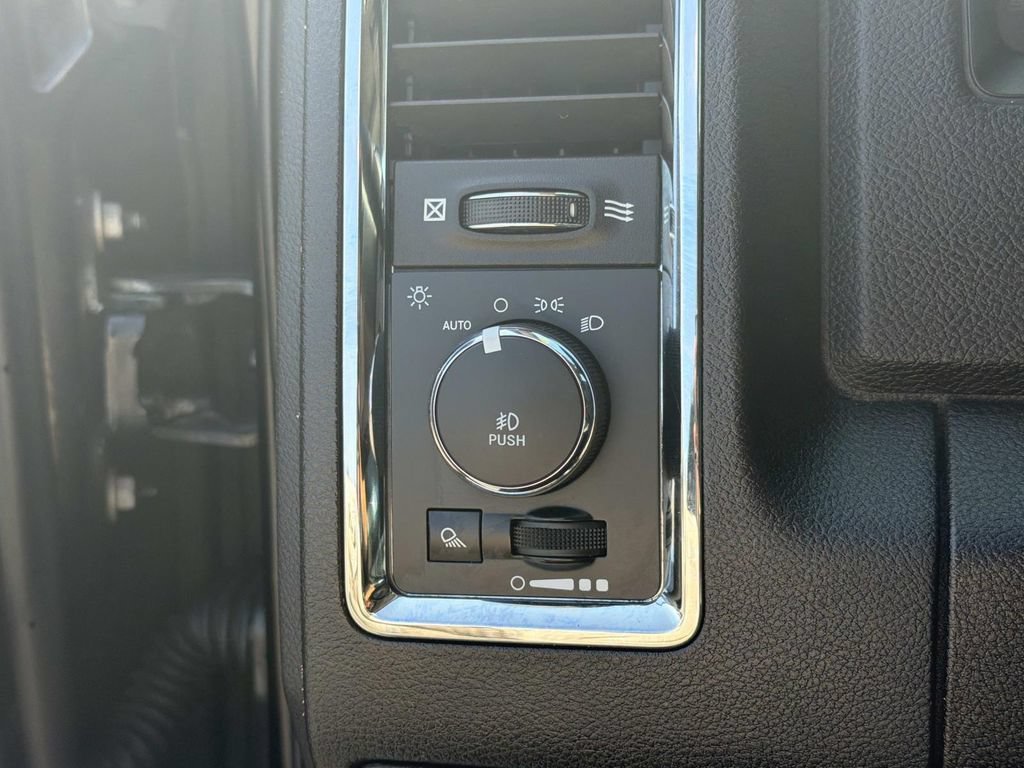 Used 2019 RAM 1500 Laramie w/ Convenience Group AWD/4WD image 12