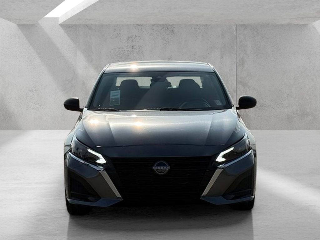 Used 2025 Nissan Altima 2.5 SV image 2