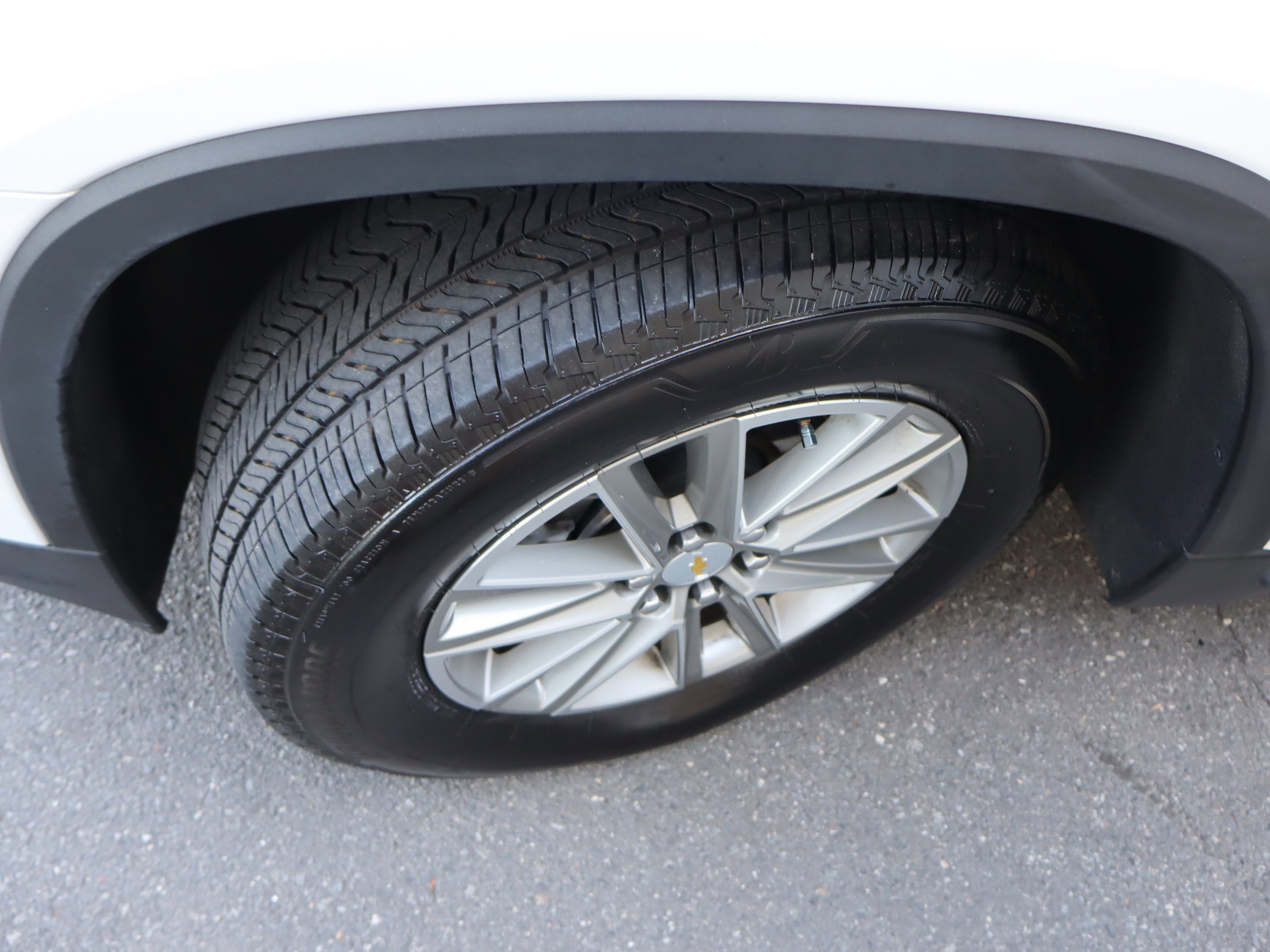 Used 2023 Chevrolet Traverse LT FWD image 42