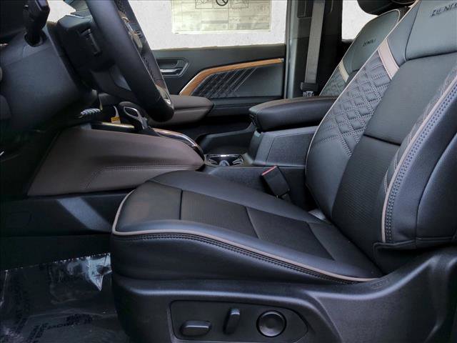 New 2026 GMC Canyon Denali w/ LPO, Denali Black Edition image 9