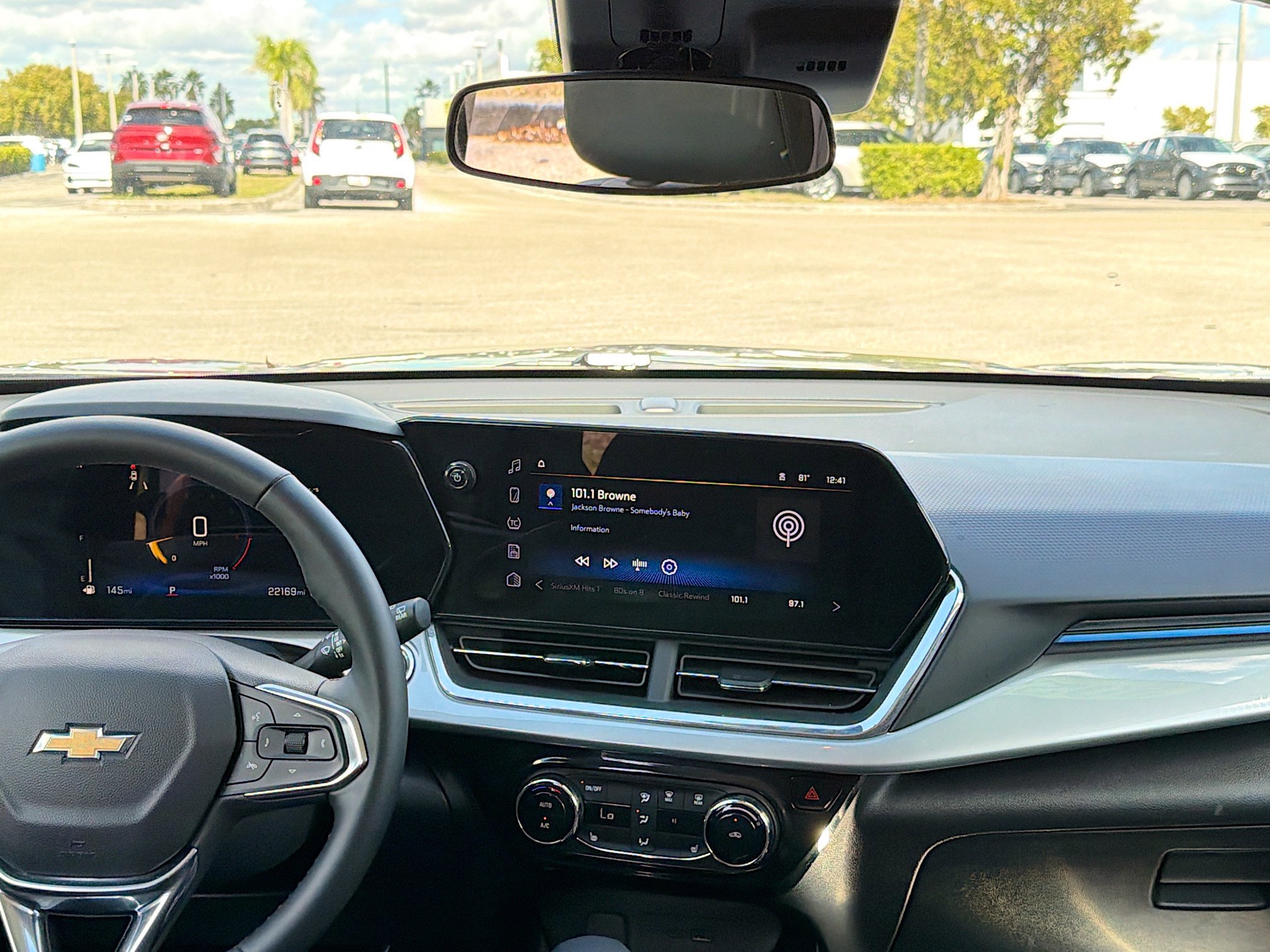 Used 2025 Chevrolet Trax LT w/ LT Convenience Package image 18