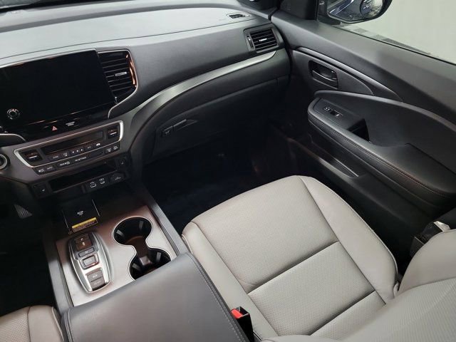 Certified 2025 Honda Passport EX-L image 16