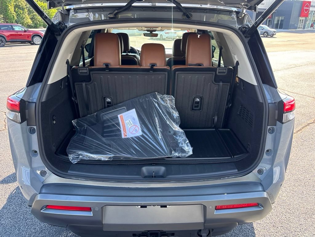 New 2026 Nissan Pathfinder Platinum AWD/4WD image 17