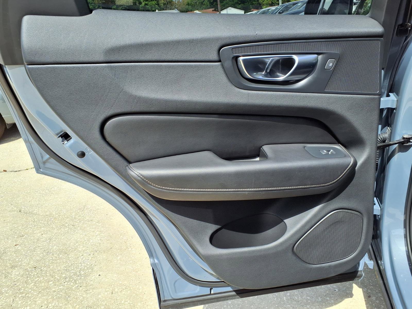 Certified 2023 Volvo XC60 B5 Ultimate w/ Climate Package image 19