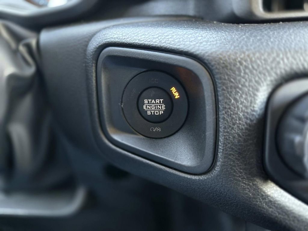 Certified 2025 Jeep Gladiator Sport AWD/4WD image 32