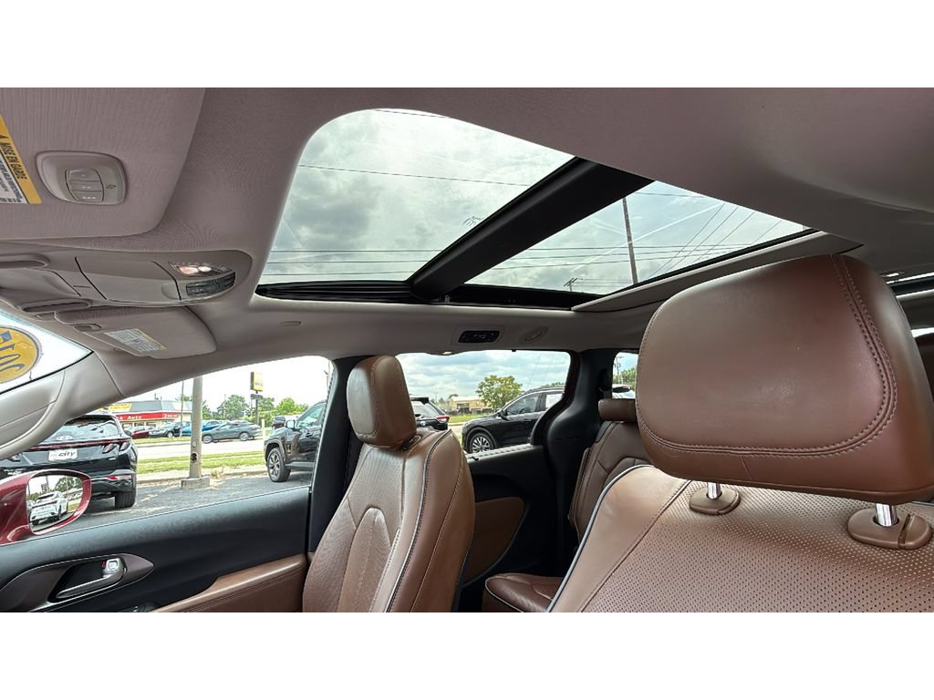 Used 2017 Chrysler Pacifica Limited w/ Advanced Safetytec Group FWD image 31