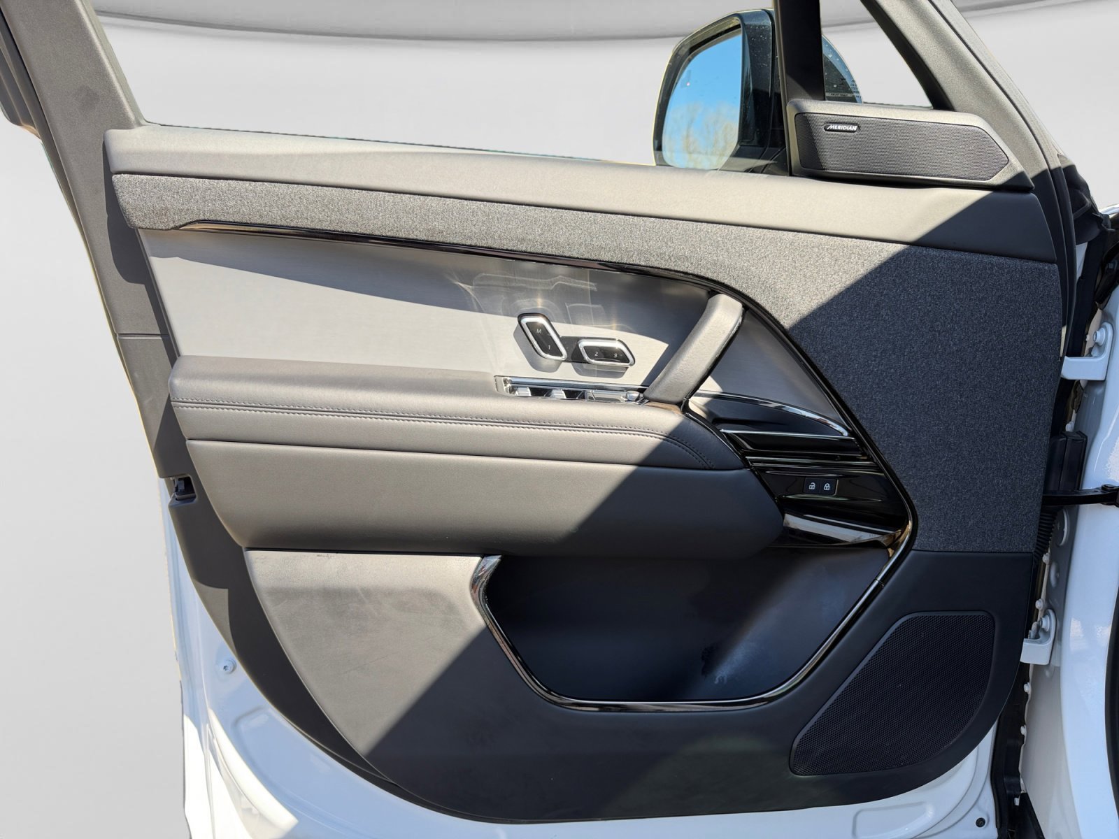 Used 2024 Land Rover Range Rover Sport SE image 12