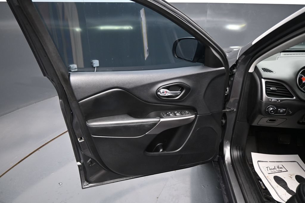 Used 2022 Jeep Cherokee Latitude Lux FWD image 10