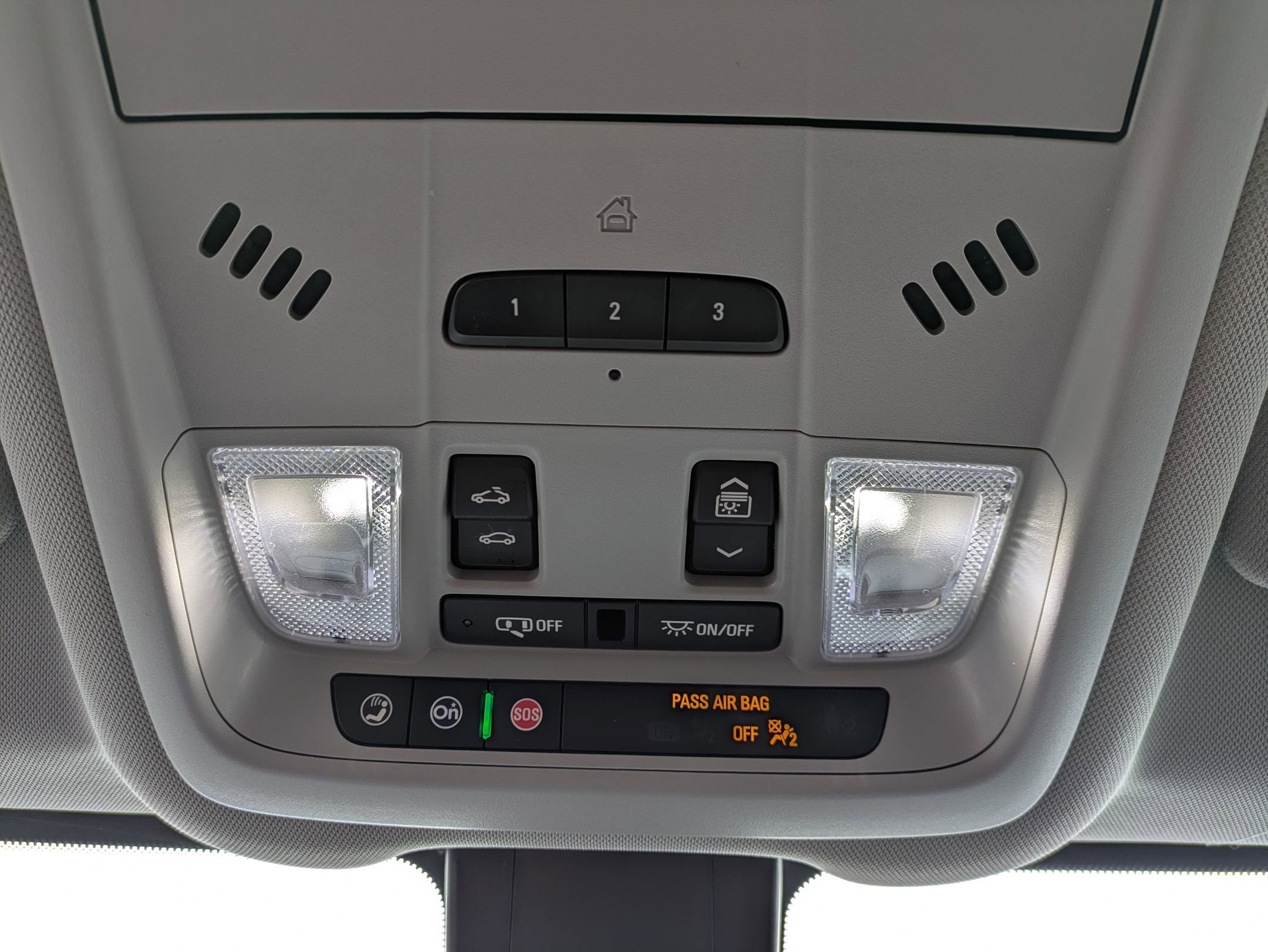 Used 2023 Chevrolet Equinox Premier image 15