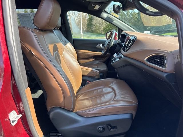 Used 2020 Chrysler Pacifica Limited w/ Advanced Safetytec Group image 28
