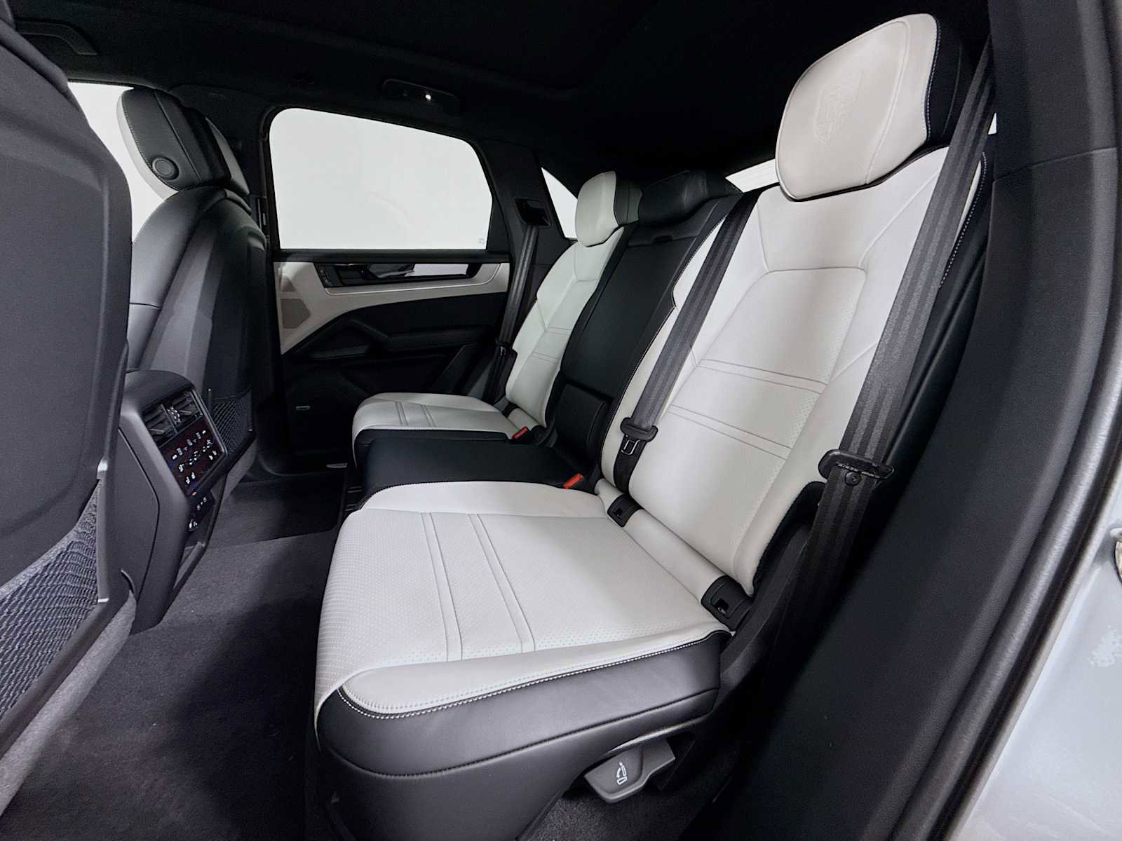 New 2026 Porsche Cayenne image 23