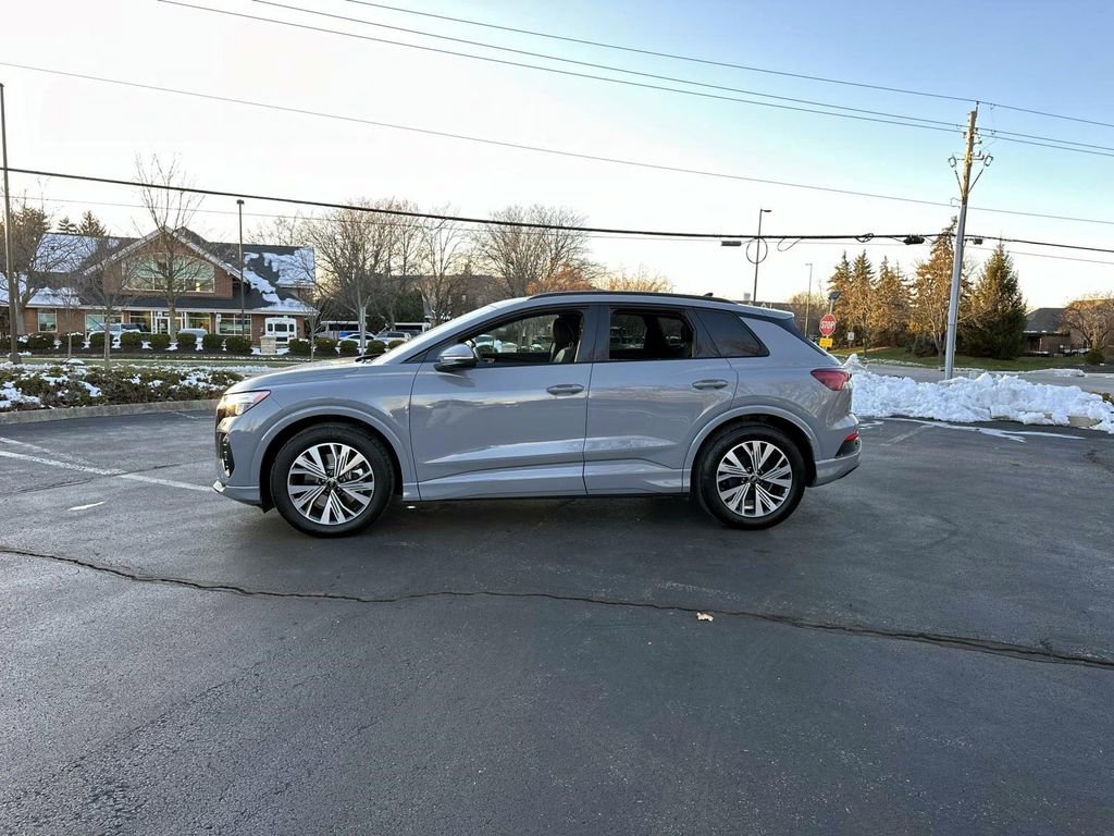 Used 2025 Audi Q4 e-tron Premium w/ Convenience Package image 4
