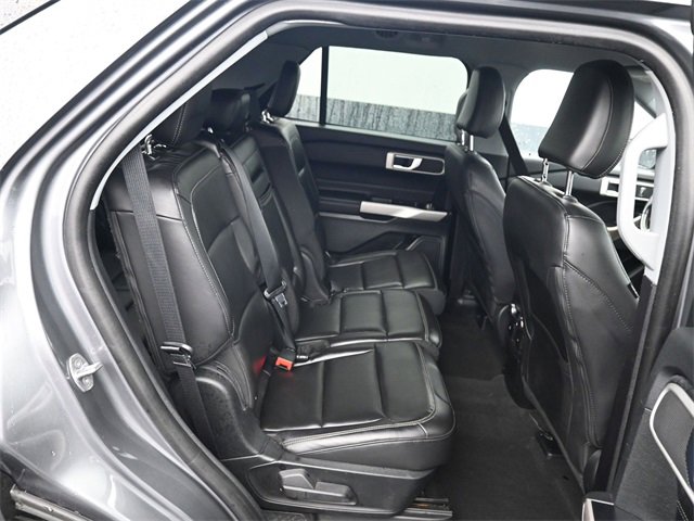 Used 2022 Ford Explorer XLT w/ Equipment Group 202A image 9