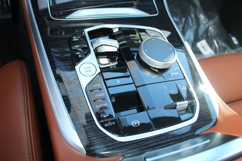 Used 2026 BMW X5 xDrive50e w/ M Sport Package AWD/4WD image 13