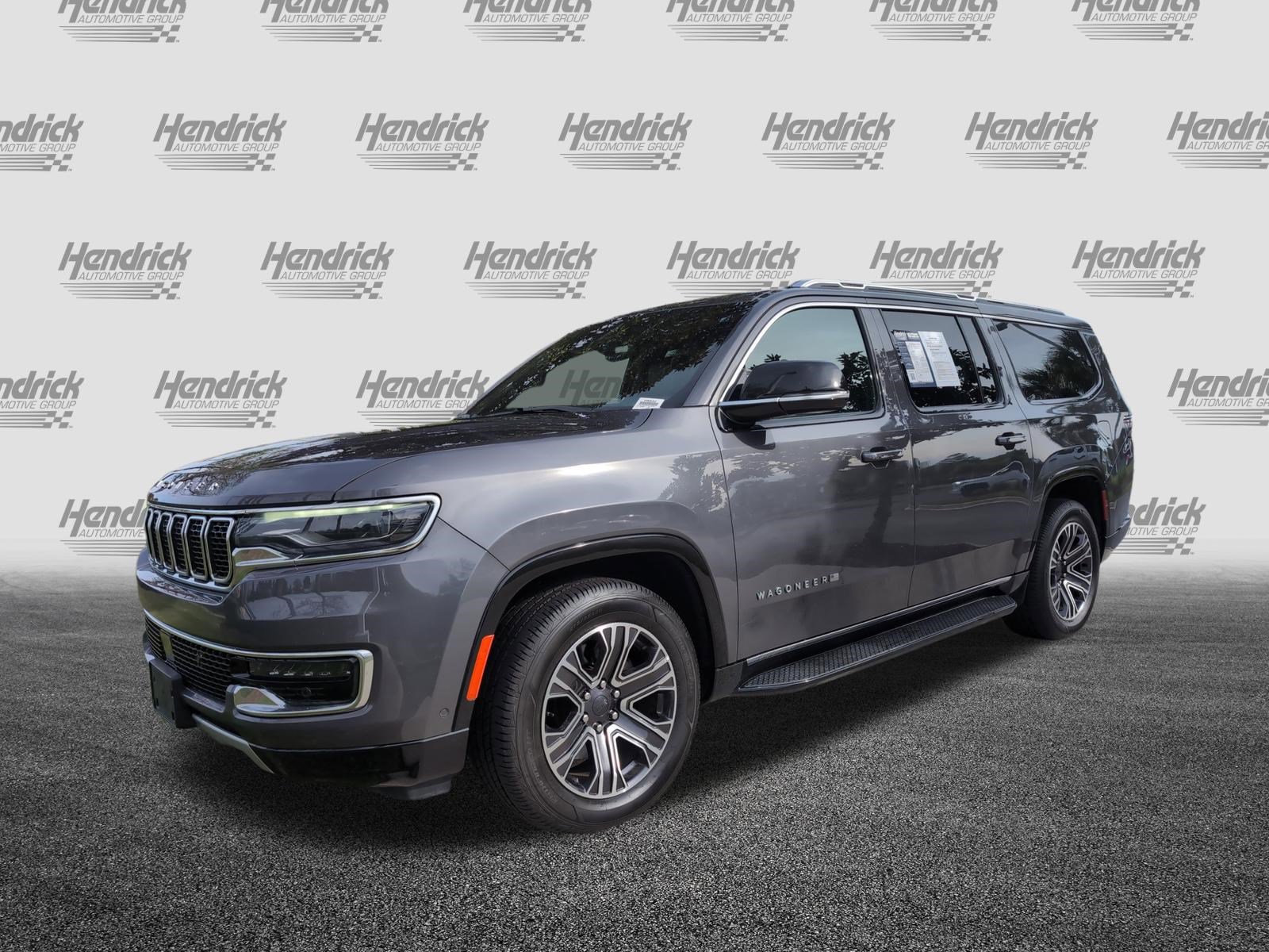 Used 2024 Jeep Wagoneer L Series II w/ Flexible Seating Group AWD/4WD image 5