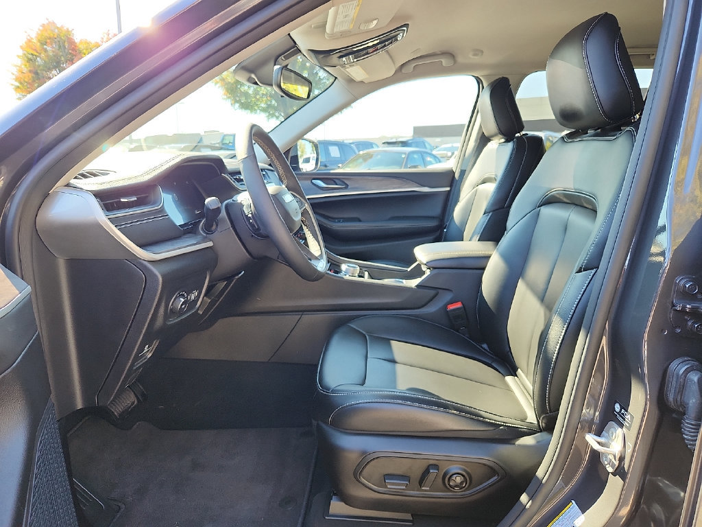 Used 2024 Jeep Grand Cherokee Limited AWD/4WD image 14