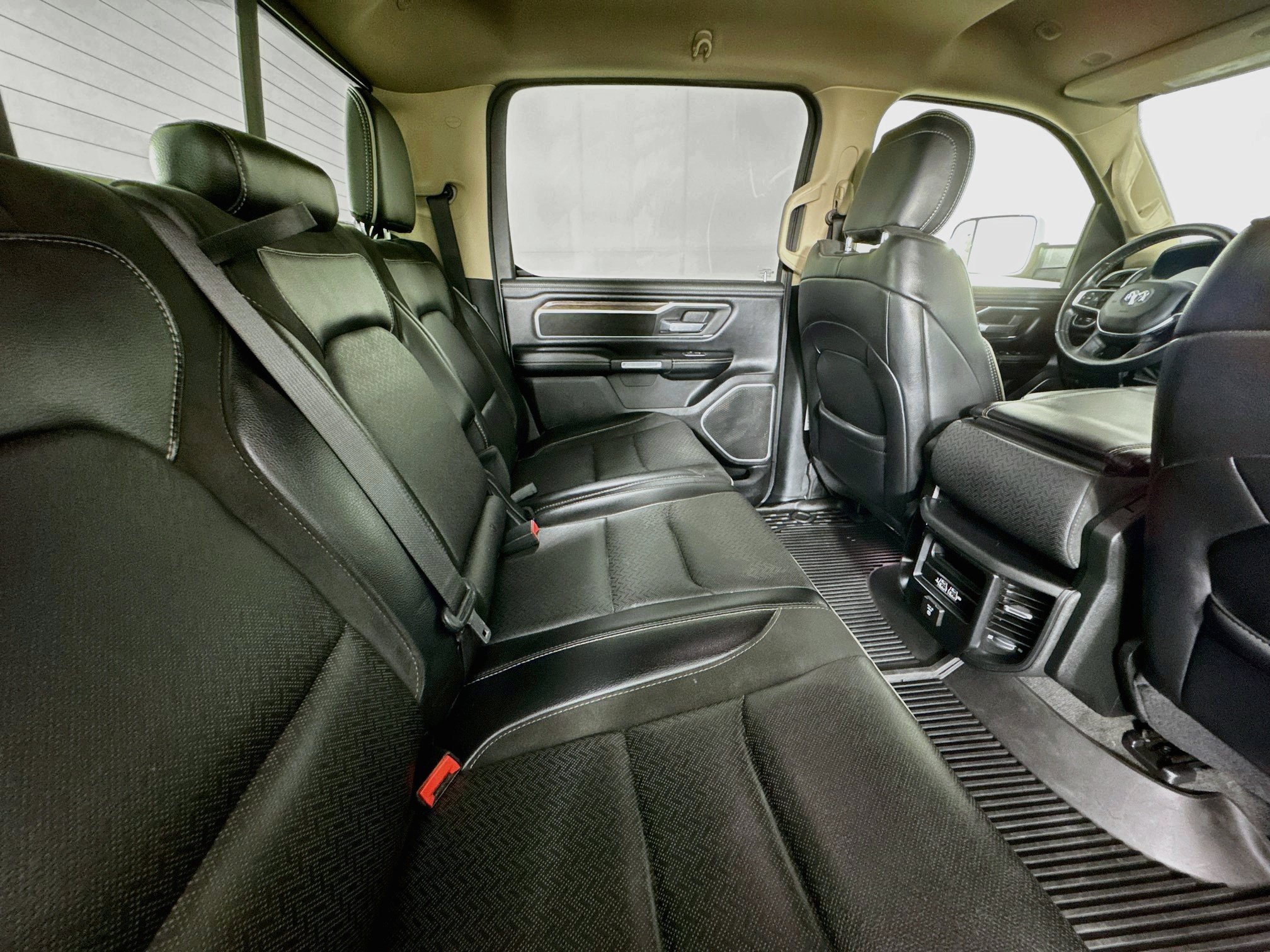 Used 2020 RAM 1500 Laramie AWD/4WD image 25