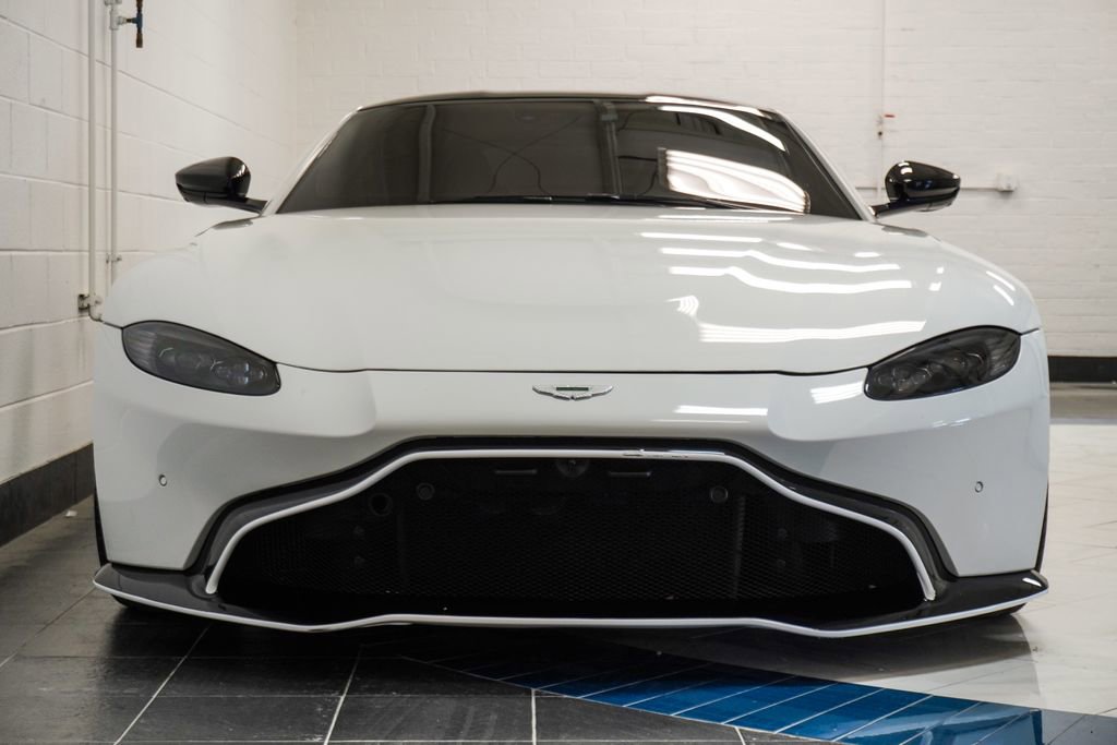 Used 2019 Aston Martin V8 Vantage Coupe image 30