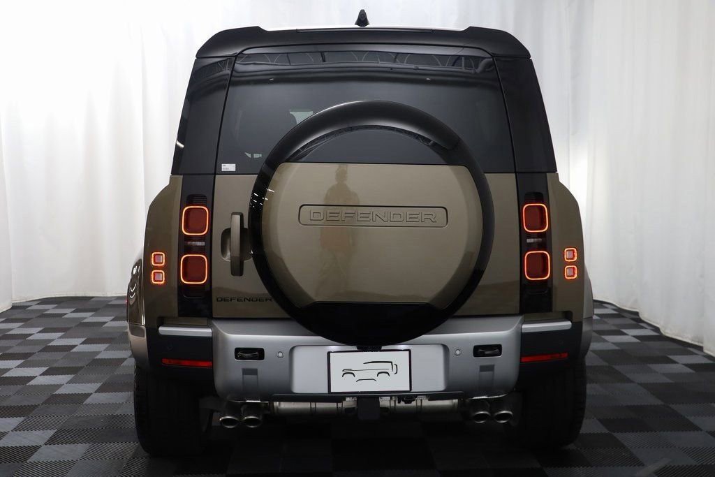 Used 2024 Land Rover Defender 110 SE image 16