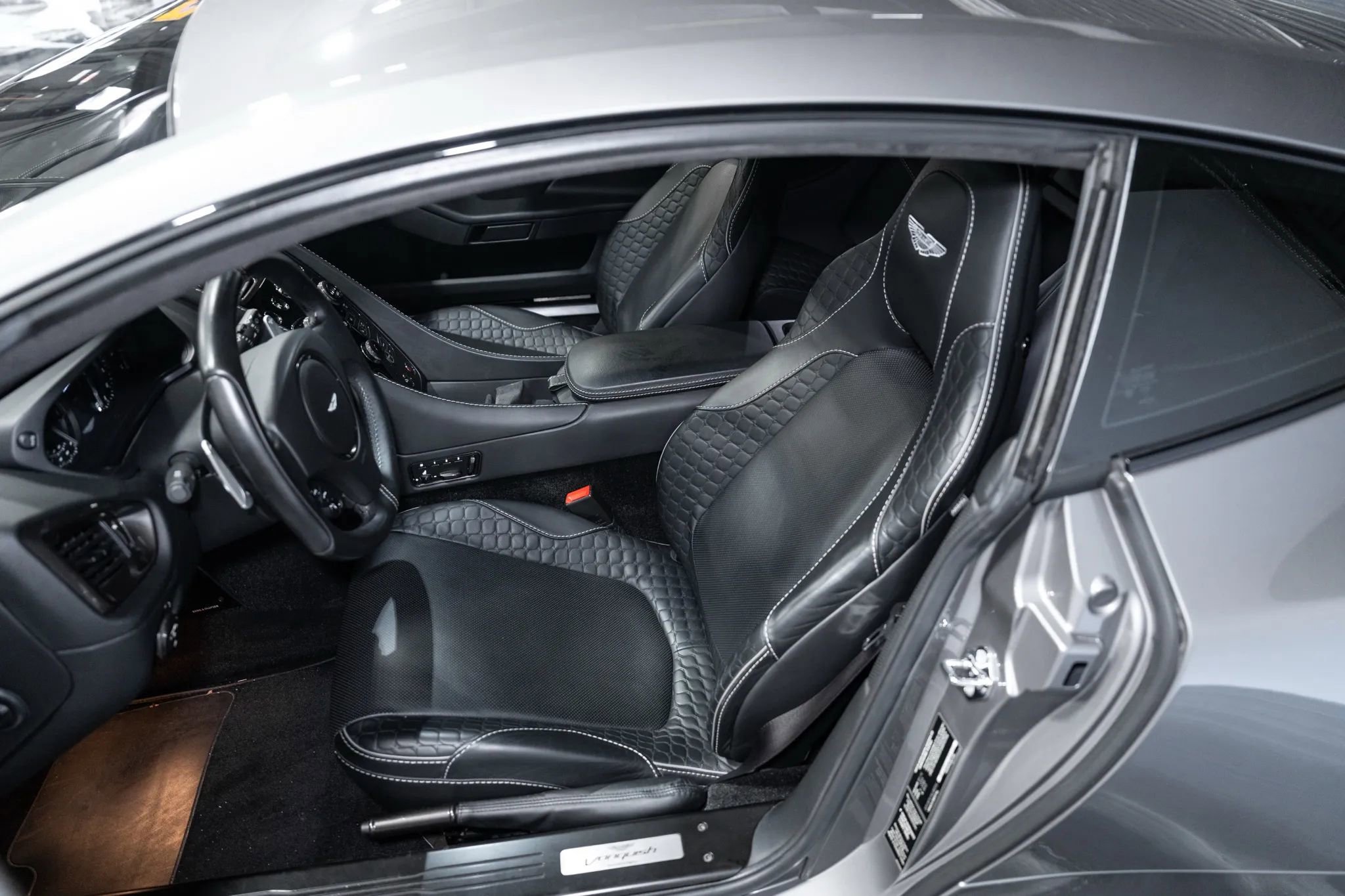 Used 2017 Aston Martin Vanquish Coupe image 26