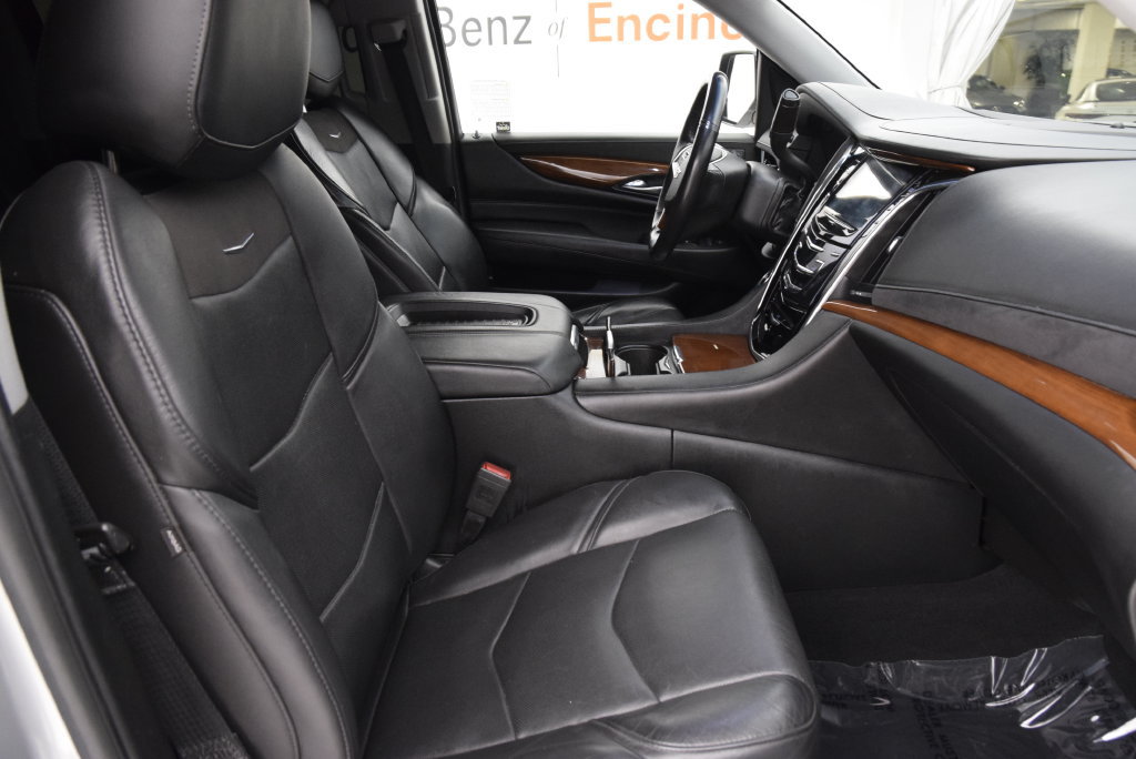 Used 2018 Cadillac Escalade ESV Luxury RWD image 14