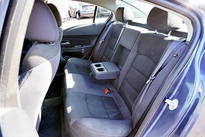 Used 2014 Chevrolet Cruze LT image 17