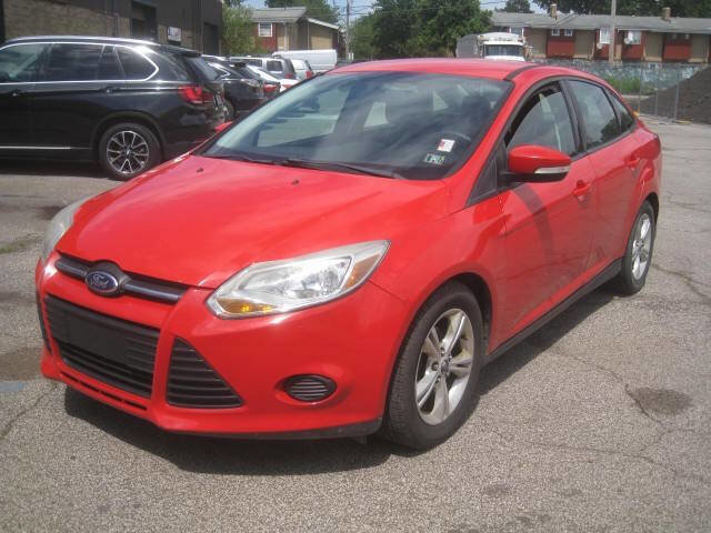Used 2014 Ford Focus SE w/ SE Winter Package image 1