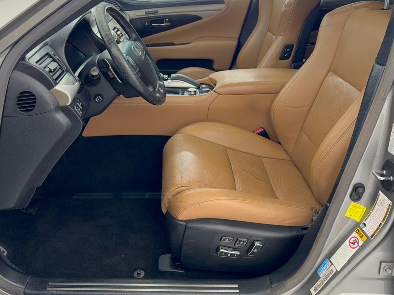 Used 2016 Lexus LS 460 w/ F Sport Package RWD image 5