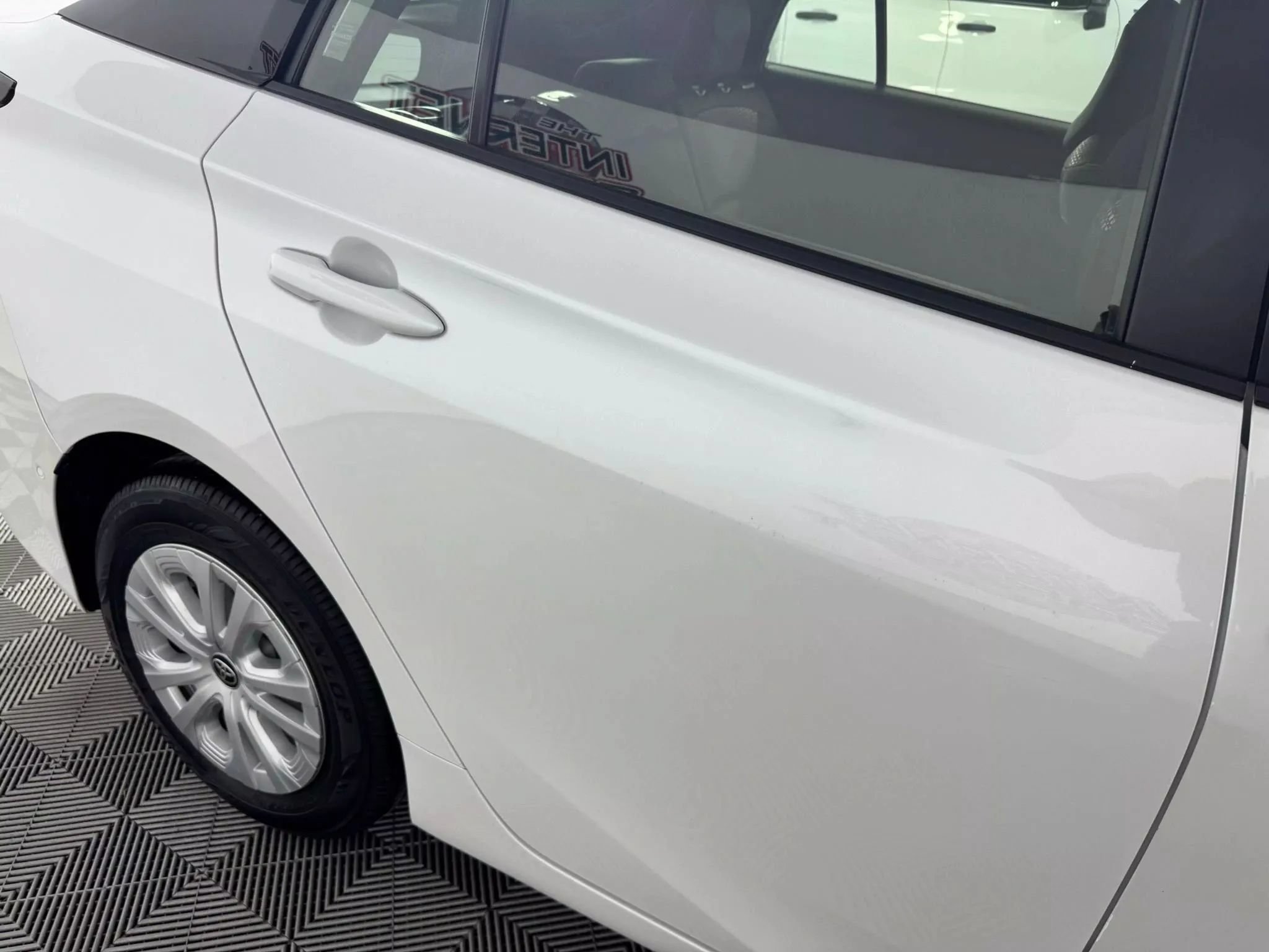 Used 2022 Toyota Prius LE FWD image 26