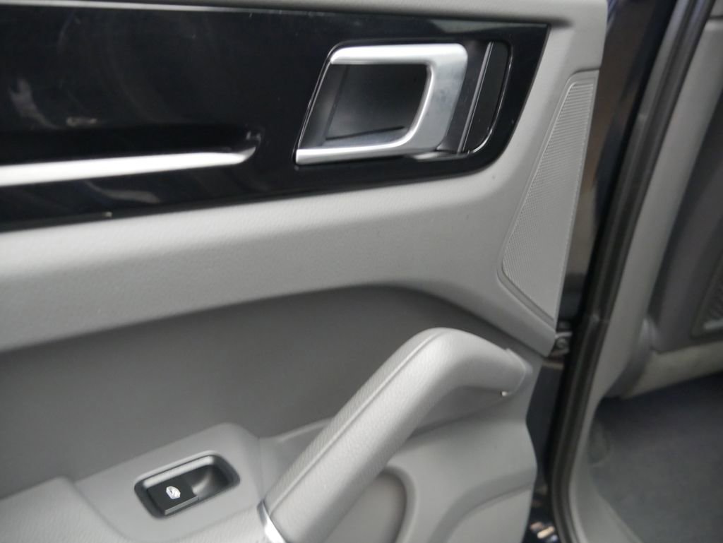 Certified 2023 Porsche Cayenne image 18