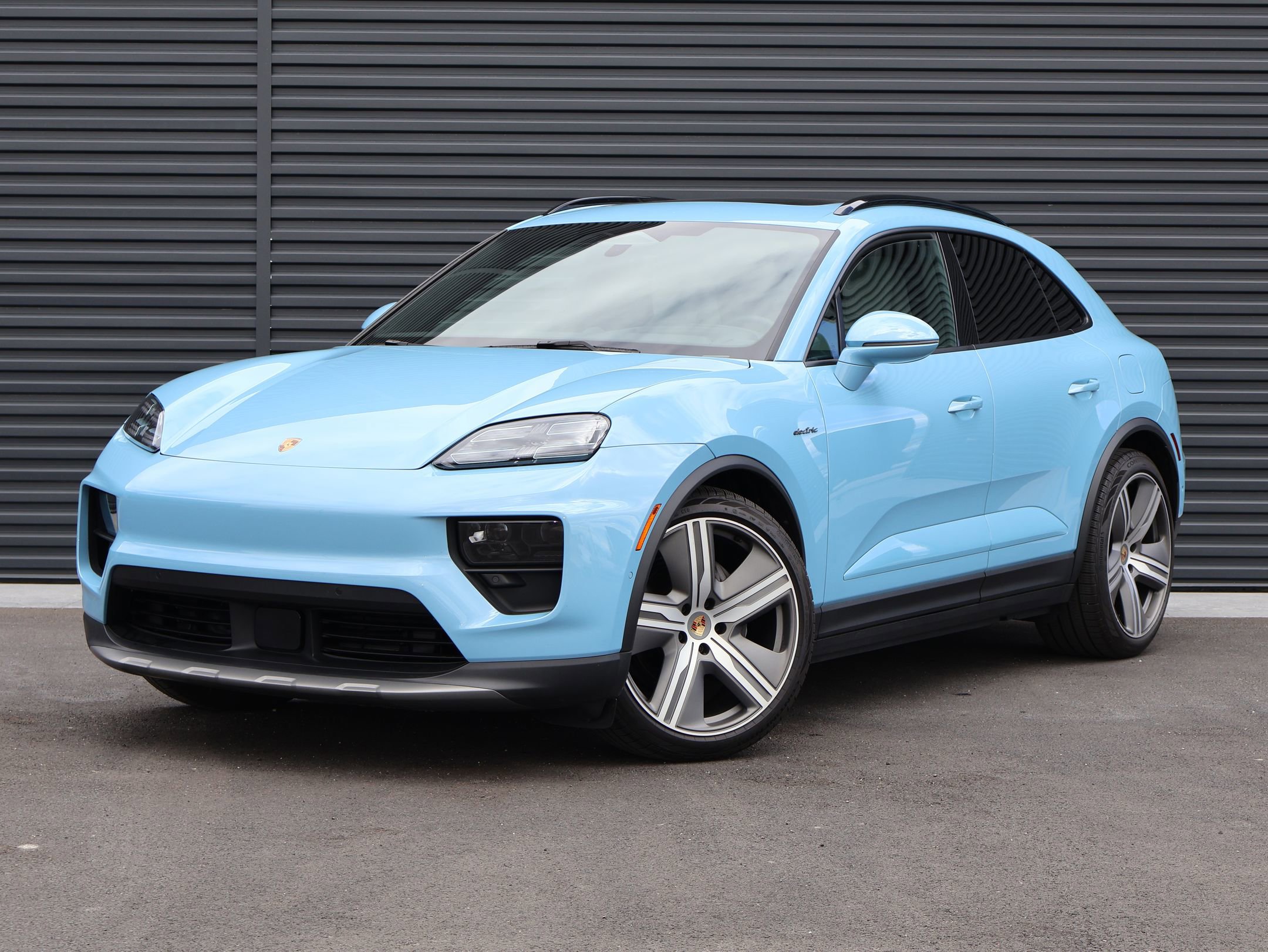 Certified 2025 Porsche Macan 4 Electric AWD/4WD image 1