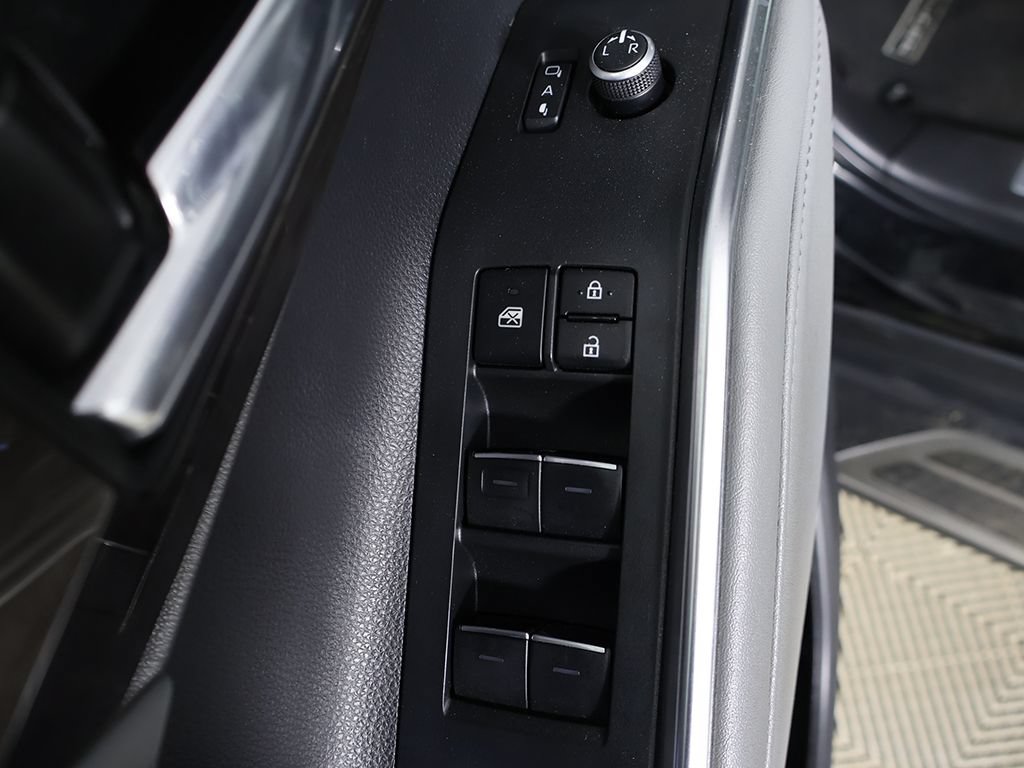 Used 2023 Toyota Highlander Limited AWD/4WD image 37