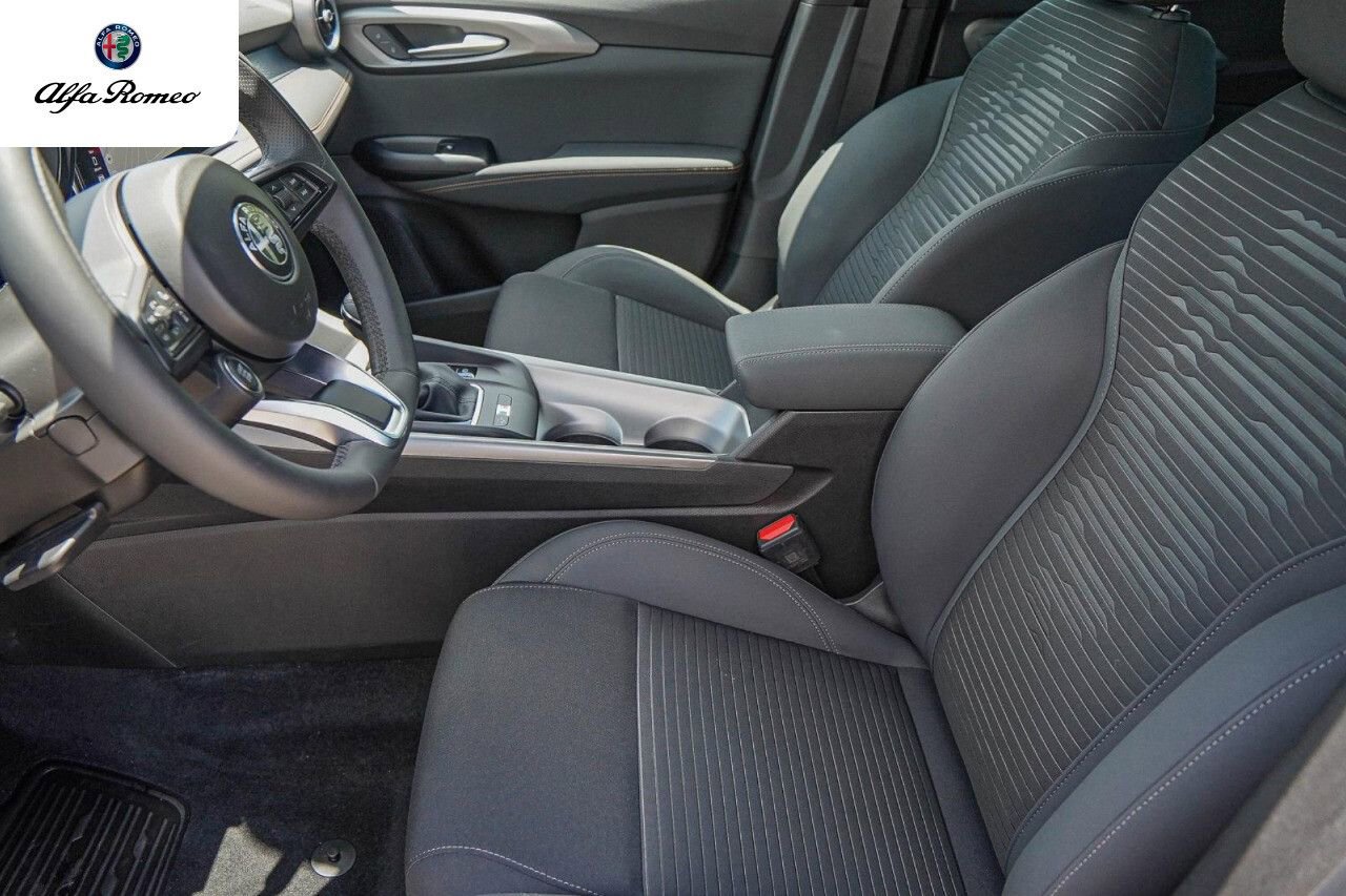 New 2025 Alfa Romeo Tonale image 9
