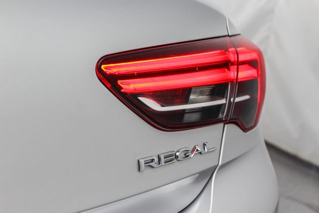 Used 2018 Buick Regal Essence FWD image 13
