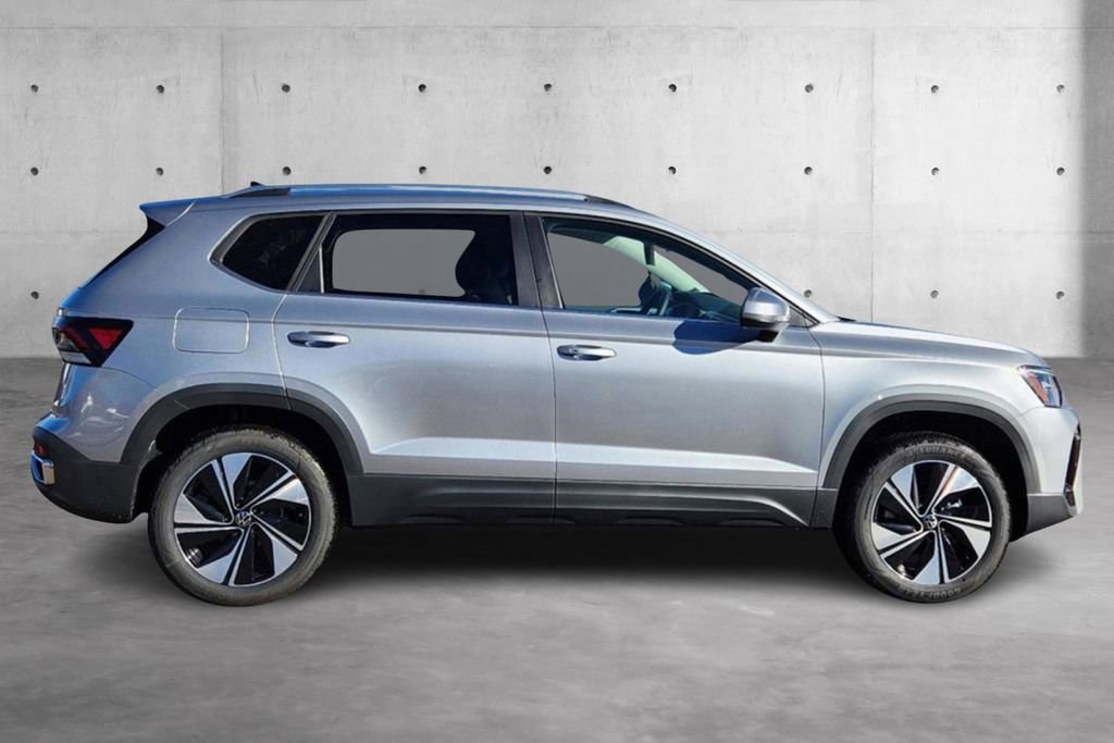 New 2025 Volkswagen Taos SE image 25