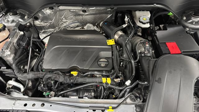 Used 2025 Chevrolet Trax LT FWD image 27