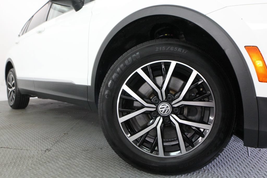 Used 2021 Volkswagen Tiguan SE w/ Panoramic Sunroof Package AWD/4WD image 17