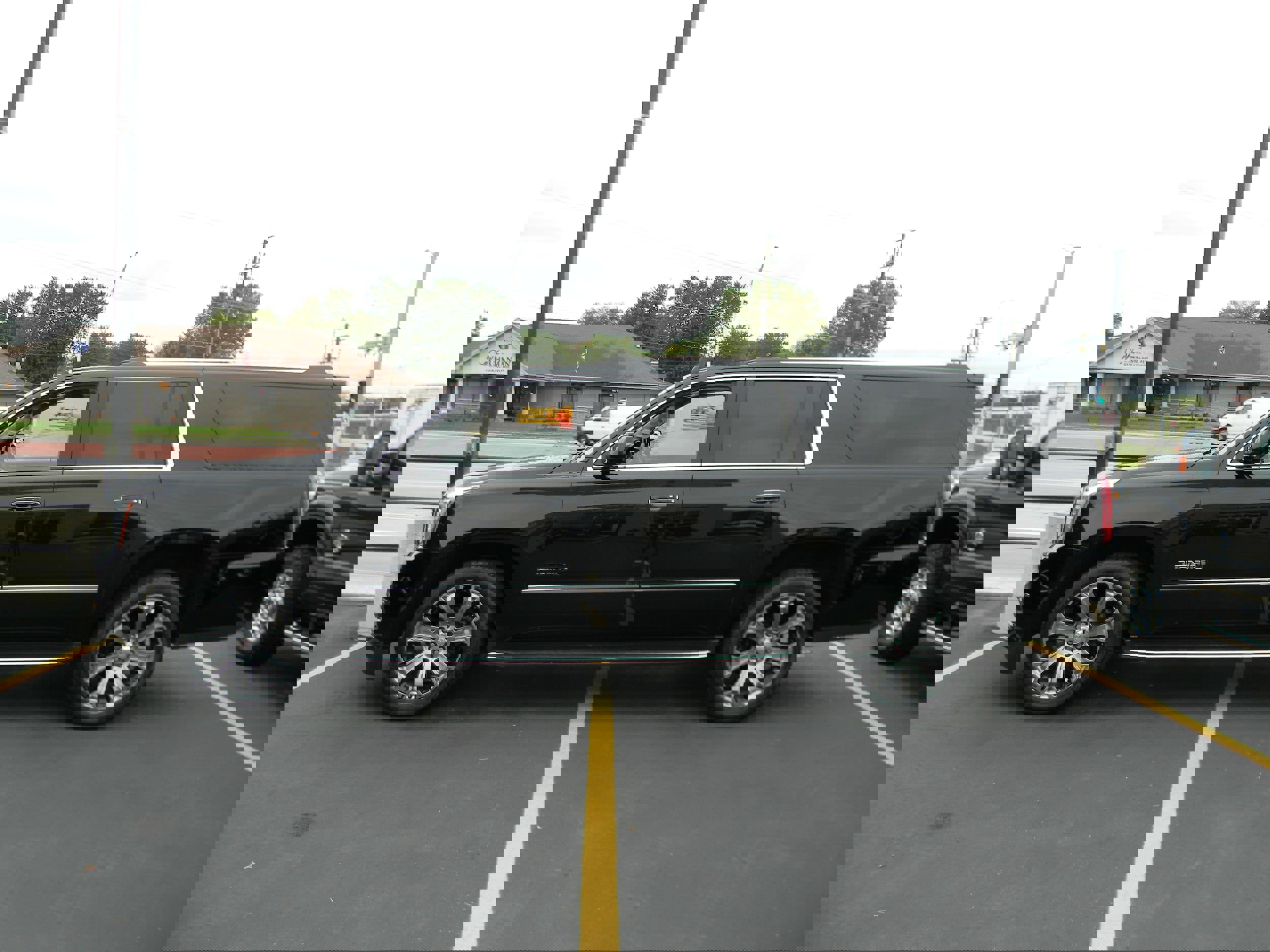 Used 2018 GMC Yukon XL Denali w/ Open Road Package image 1