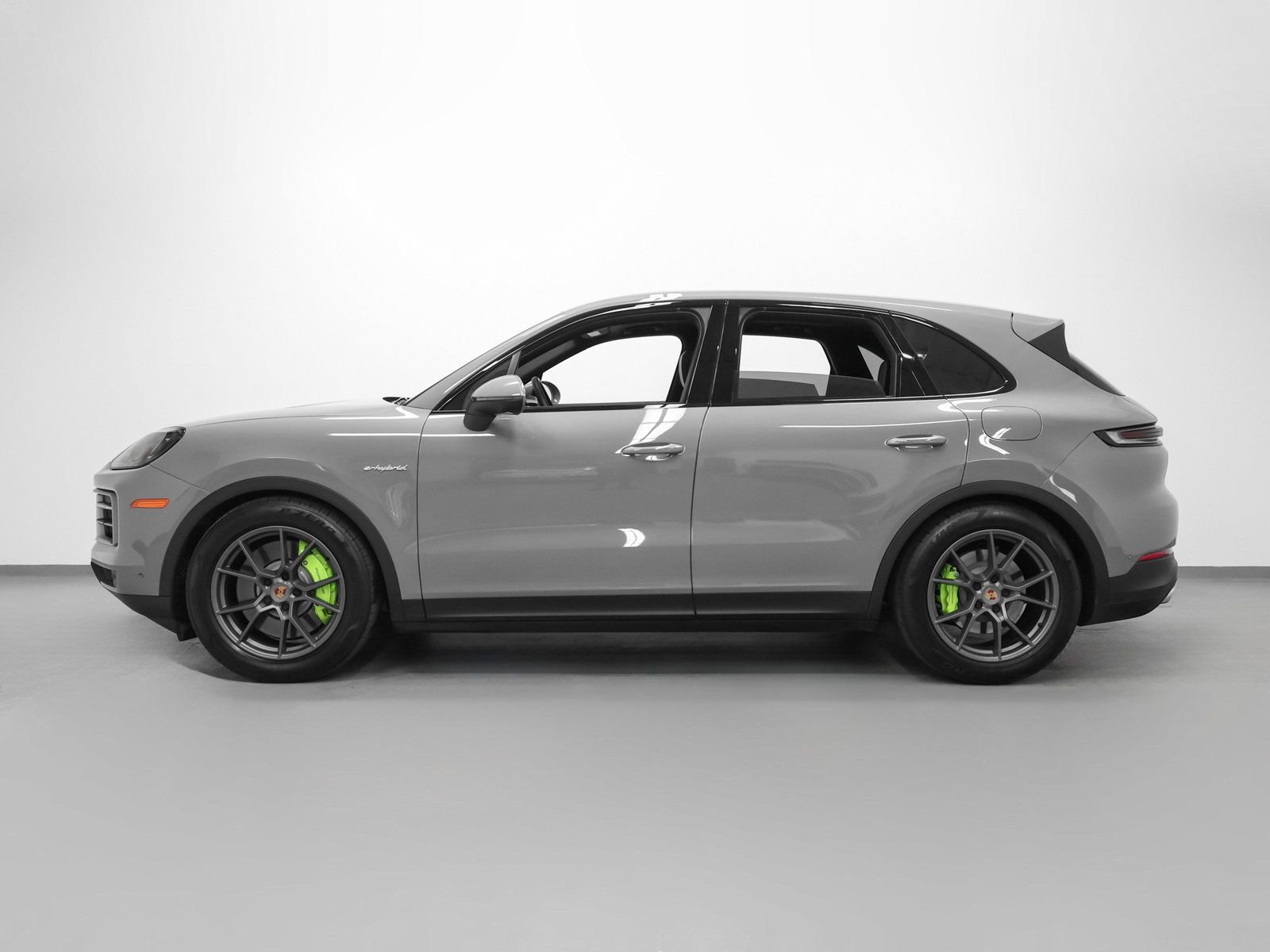 Certified 2025 Porsche Cayenne E-Hybrid image 2