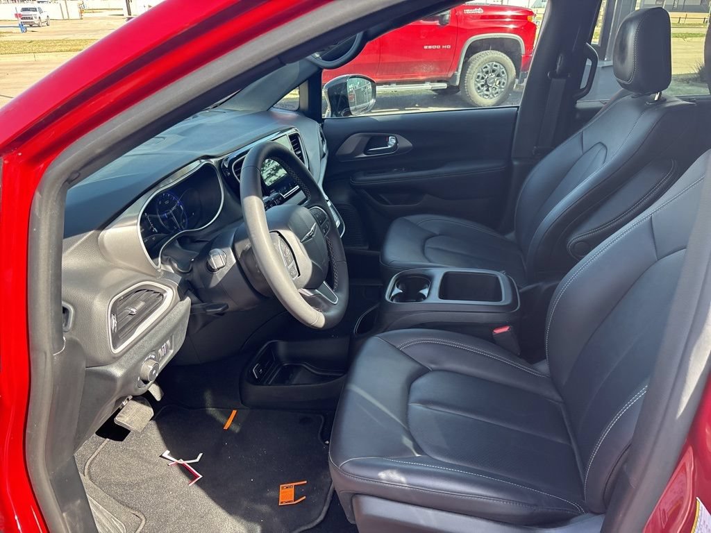 Used 2025 Chrysler Pacifica Select FWD image 22