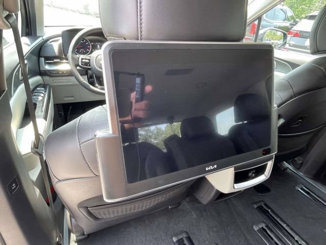 Used 2023 Kia Carnival LX FWD image 4