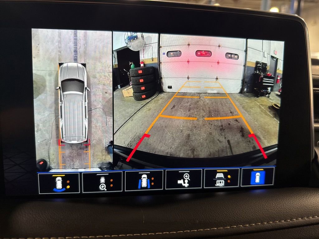 Used 2022 GMC Yukon XL SLT w/ SLT Luxury Package image 29