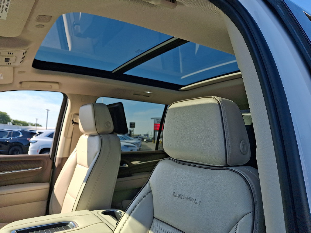 Used 2023 GMC Yukon XL Denali w/ Denali Reserve Package AWD/4WD image 16