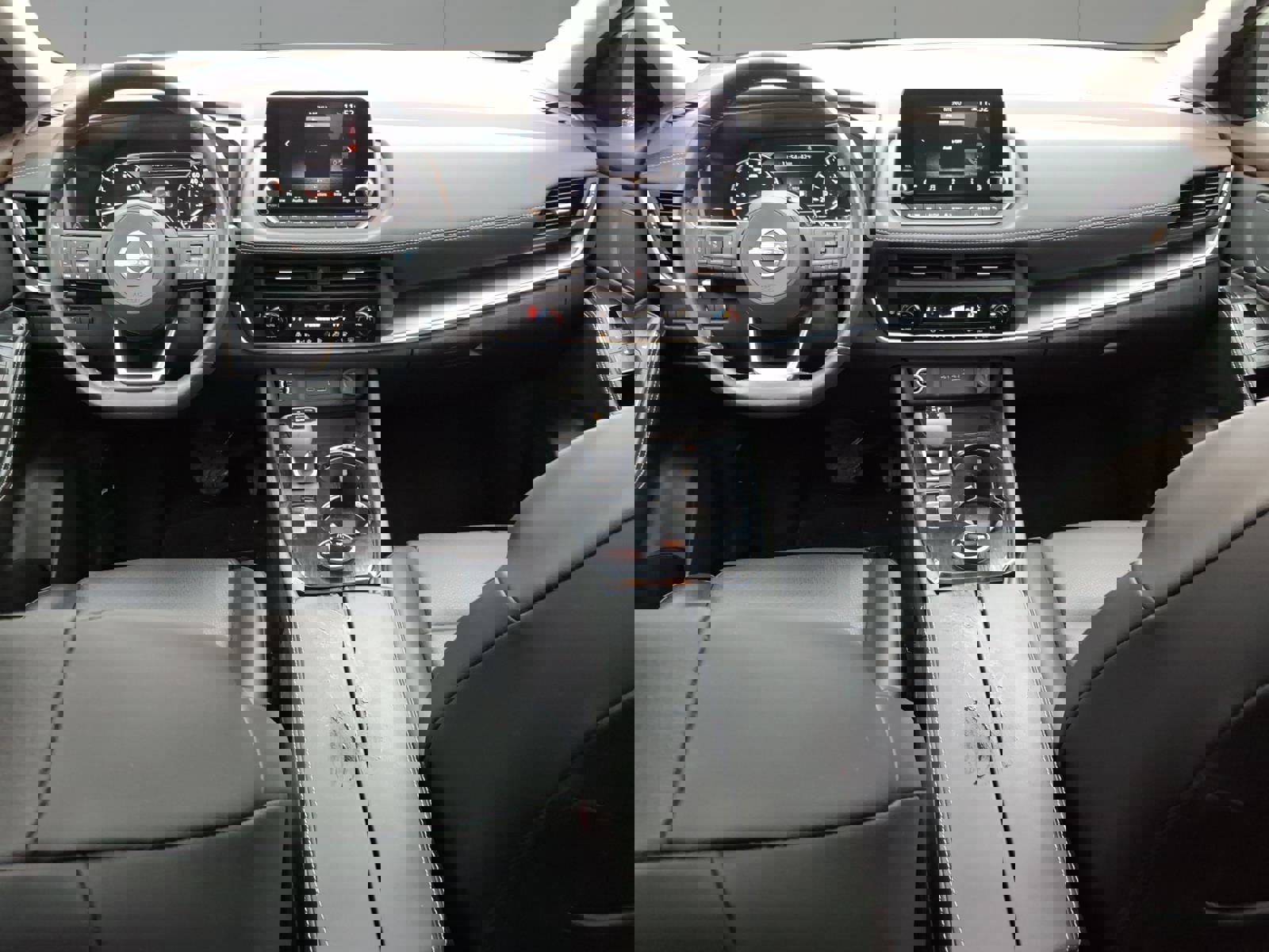 Used 2023 Nissan Rogue SV w/ SV Premium B Package image 9