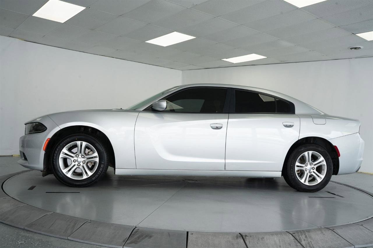 Used 2022 Dodge Charger SXT RWD image 4