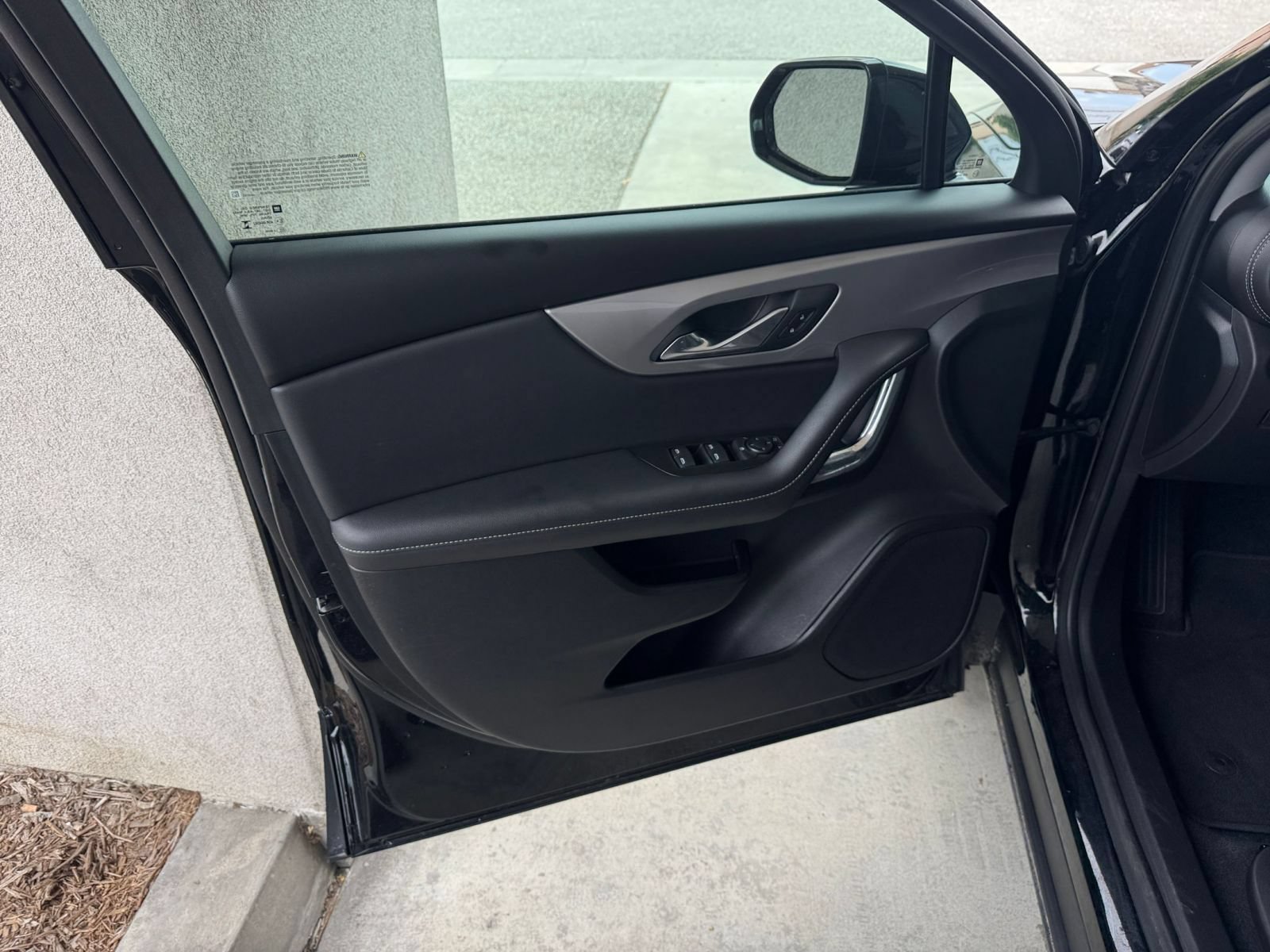 Used 2025 Chevrolet Blazer LT FWD image 18